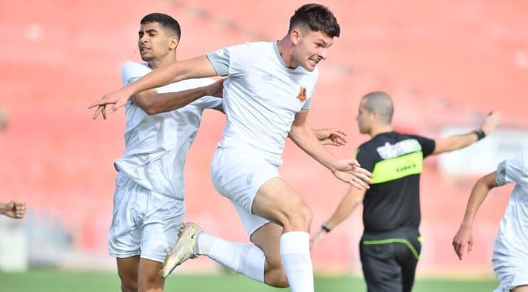 שחקני בני יהודה חוגגים