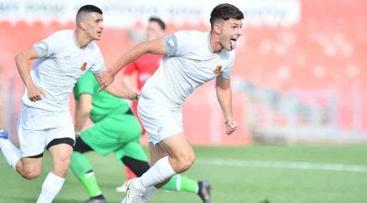 שחקני בני יהודה חוגגים