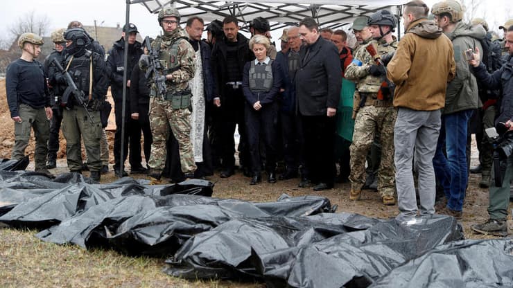 אוקראינה נשיאת הנציבות האירופית אורסולה פון דר ליין ב זירת הטבח ב בוצ'ה מלחמה עם רוסיה