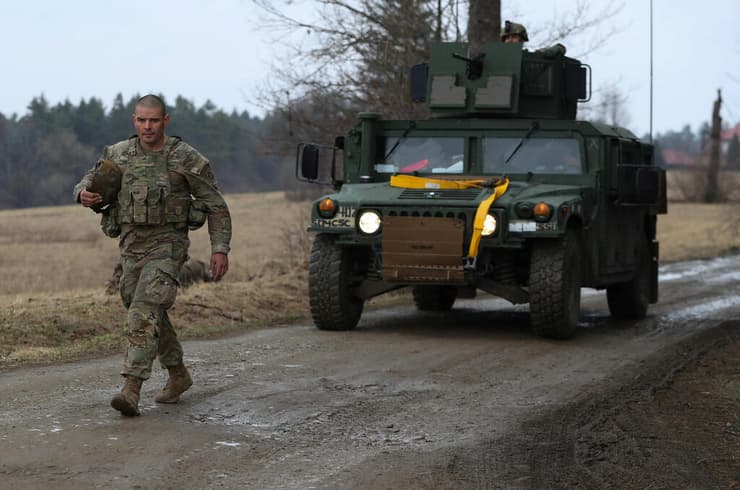האמר של צבא ארצות הברית בפולין ליד גבול אוקראינה
