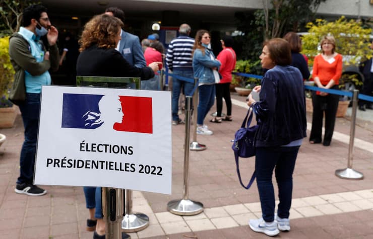 מצביעים בבחירות לנשיאות צרפת בתל אביב