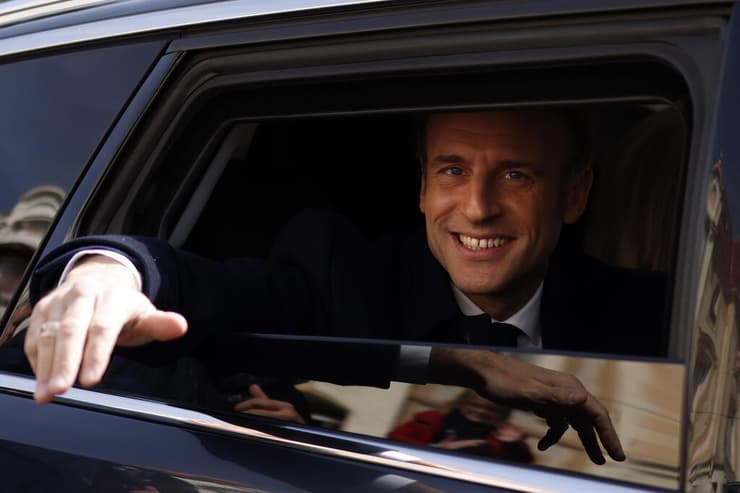 נשיא צרפת עמנואל מקרון פוגש בוחרים בחירות צפון צרפת
