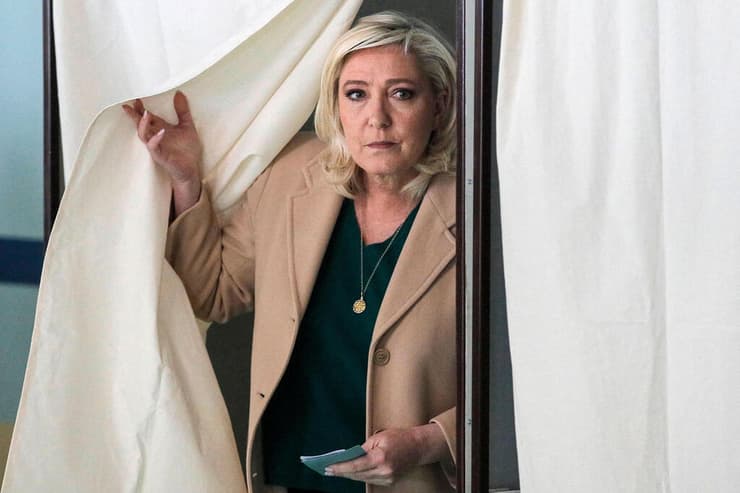 מרין לה פן מצביע ב בחירות צפון צרפת