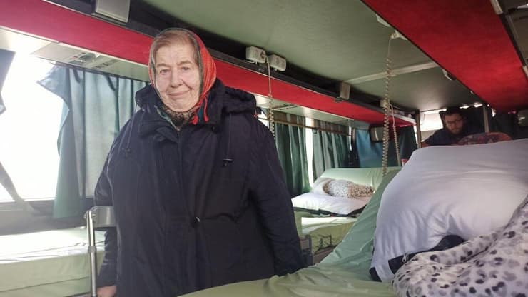 קישיניב פליטים אוקראינה בית חולים שדה אוטובוס