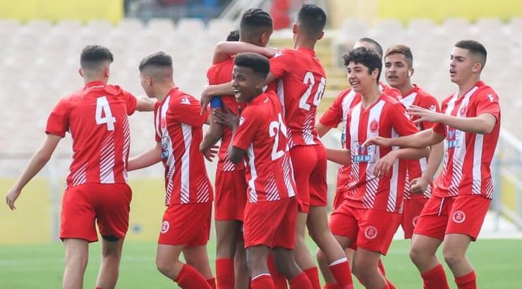 שחקני הפועל תל אביב חוגגים (איציק בלניצקי) שחקני הפועל תל אביב חוגגים