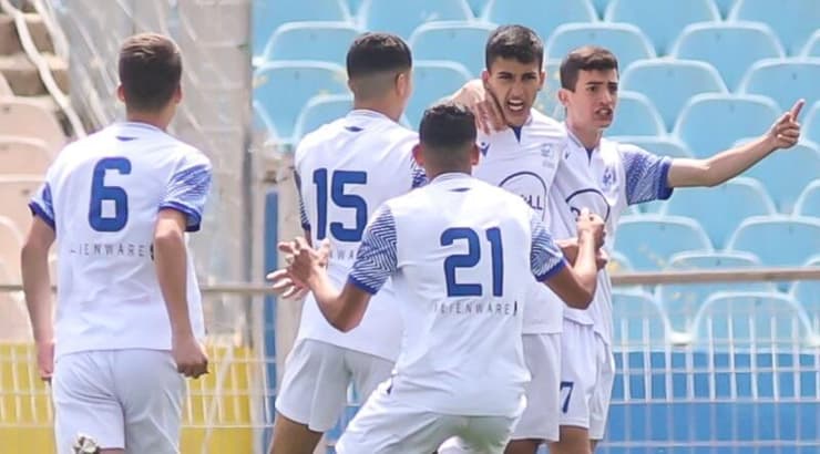 שחקני מכבי פתח תקווה חוגגים (איציק בלניצקי) שחקני מכבי פתח תקווה חוגגים