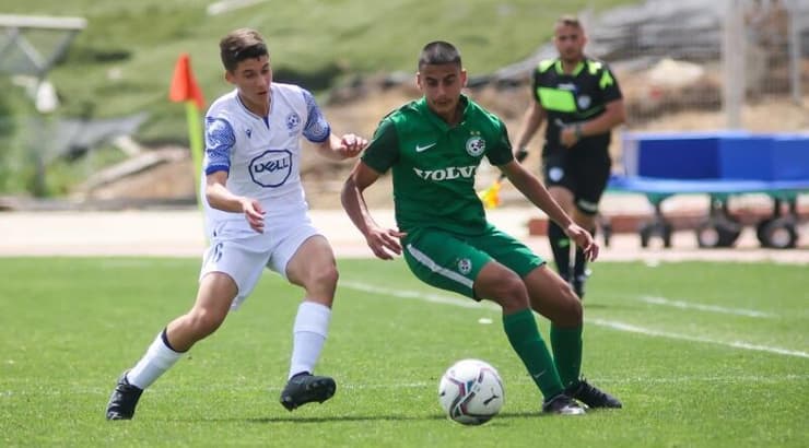 מאבק על הכדור (איציק בלניצקי) מאבק על הכדור