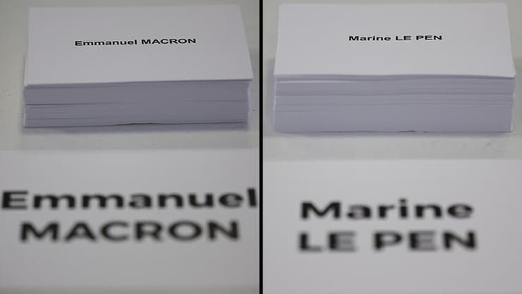 בחירות צרפת פתקי הצבעה עמנואל מקרון ו מרין לה פן