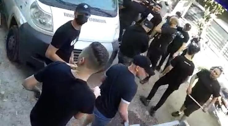 אוהדי מכבי חיפה מחוץ לקריית שלום