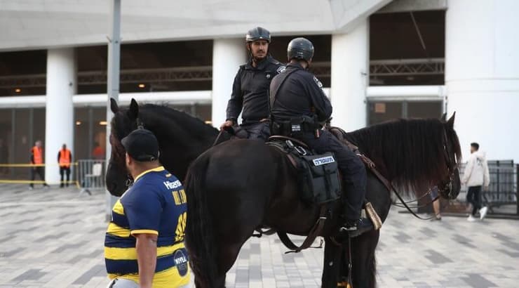 פרשים מחוץ לבלומפילד (רדאד ג'בארה) פרשים מחוץ לבלומפילד