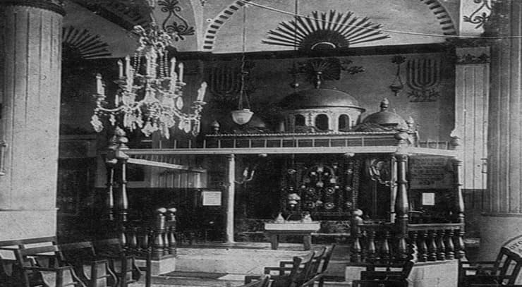 בית הכנסת קהל דפורטוגל, שנהרס במלחמת העולם השנייה. העתק שלו עומד עד היום בסלוניקי ונקרא "בית הכנסת של המונסטירלים"