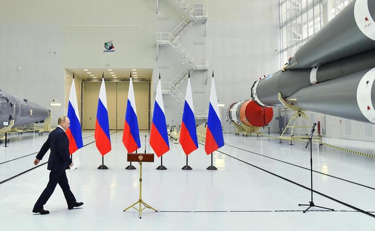 נשיא רוסיה ולדימיר פוטין מבקר ב קוסמודרום ווסטוצ'ני במזרח הרחוק של רוסיה 