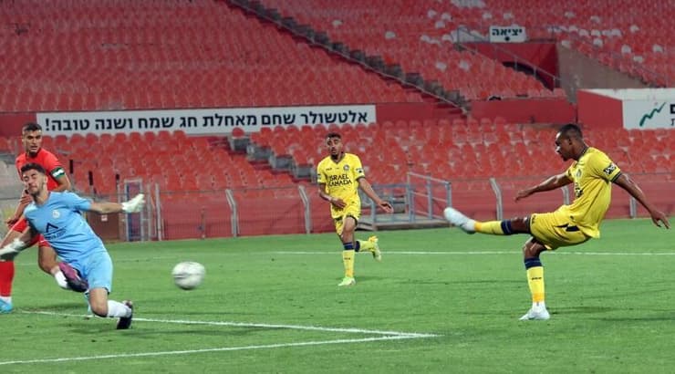 קרלוס ריברה כובש (לילך וויס-רוזנברג) קרלוס ריברה כובש