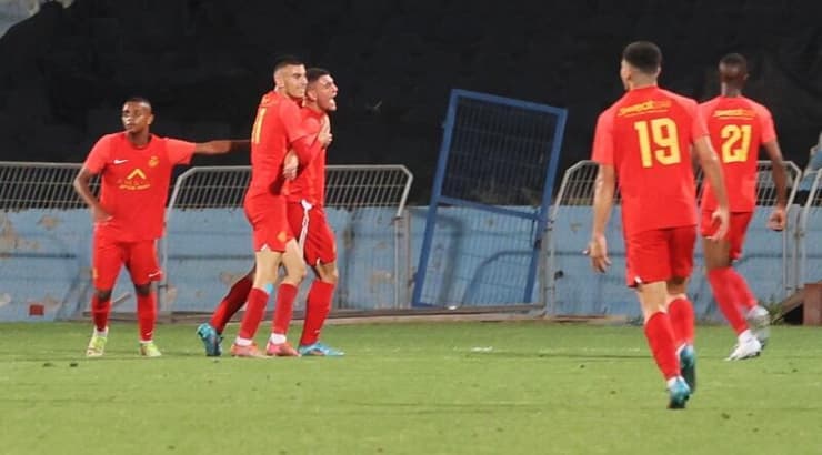 שחקני מ.ס אשדוד חוגגים (לילך וויס-רוזנברג) שחקני מ.ס אשדוד חוגגים