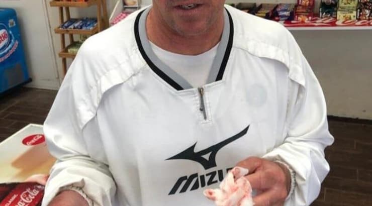 מאמן הטניס פצוע (פרטי) מאמן הטניס פצוע