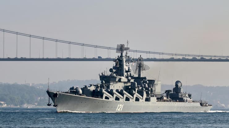 רוסיה אונייה ספינה טילים בשם מוסקבה נפגעה מ פיצוץ בים השחור 