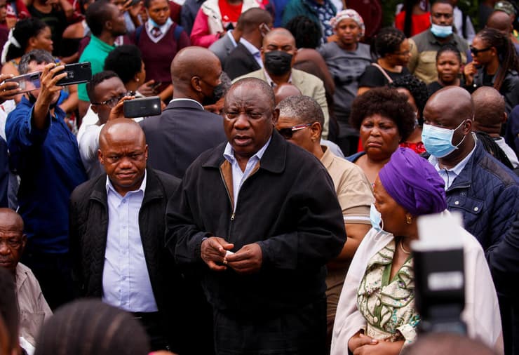 דרום אפריקה הצפות שיטפונות באזור דרבן נשיא סיריל רמפוזה