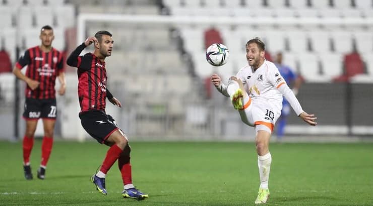 בן רייכרט עם הכדור (רדאד ג'בארה) בן רייכרט עם הכדור