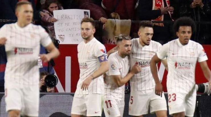 שחקני סביליה חוגגים (La Liga) שחקני סביליה חוגגים