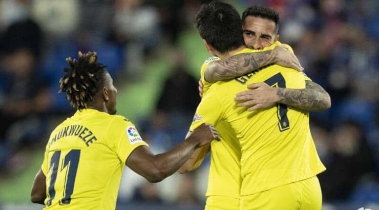 שחקני ויאריאל חוגגים (La Liga) שחקני ויאריאל חוגגים