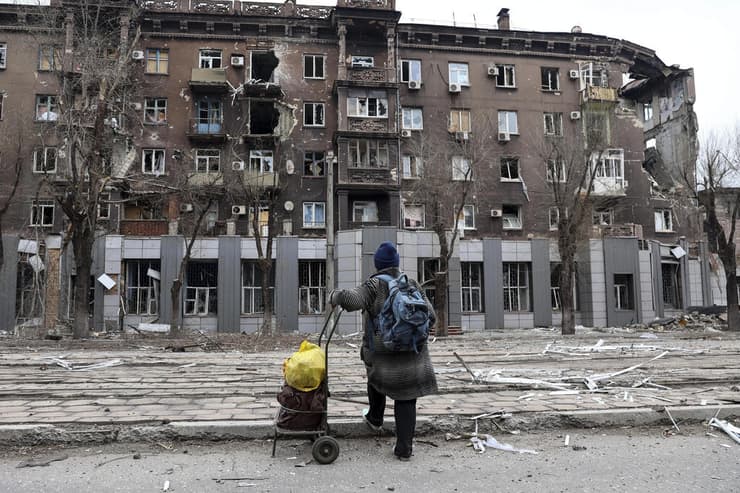 אוקראינה הרס ליד מפעל המתכות איליץ' ב מריופול מלחמה עם רוסיה