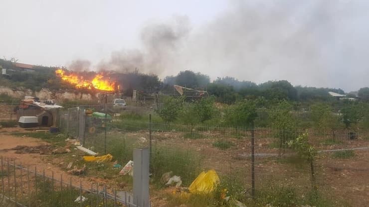 זירת השריפה בכפר אדמה
