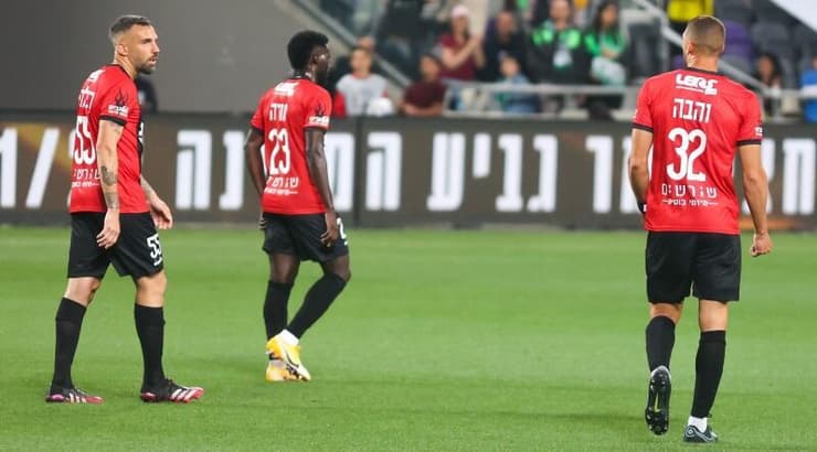 שחקני הפועל חיפה מאוכזבים (שחר גרוס) שחקני הפועל חיפה מאוכזבים