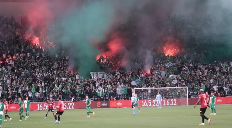 פירוטכניקה ביציע אוהדי מכבי חיפה (עמרי שטיין) פירוטכניקה ביציע אוהדי מכבי חיפה