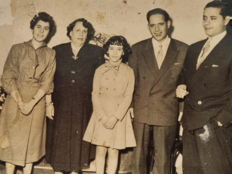מאיר זאנה, שרה אשתו וחלק מילדיהם בפריז