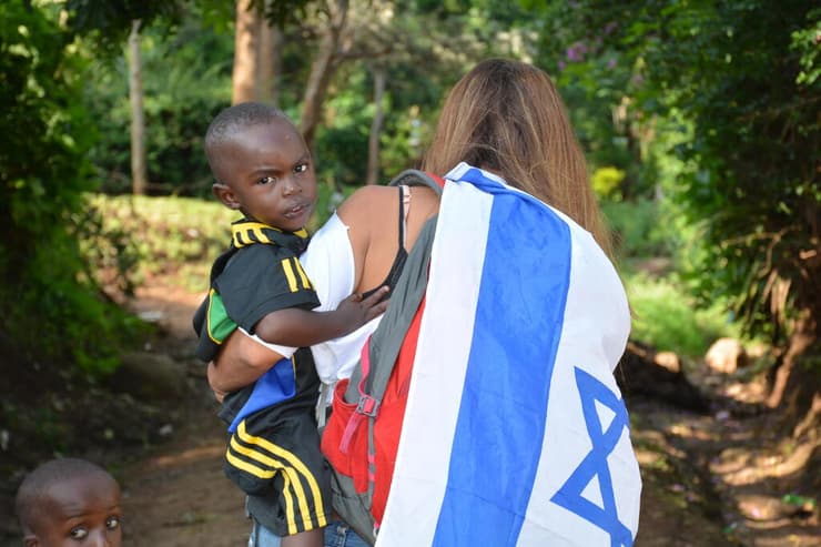 איילת ישראלי פרויקט הלב אפריקה - אימוץ יתומים בטנזניה