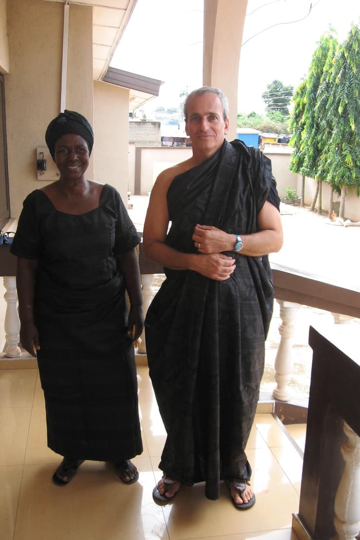 המרפאה הניידת של ד"ר אורי וד"ר בריטה שוורצמן בגאנה