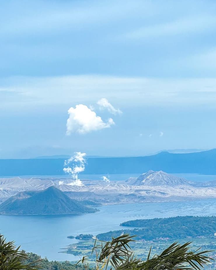 אגם טאאל - לוע הר הגעש הפעיל