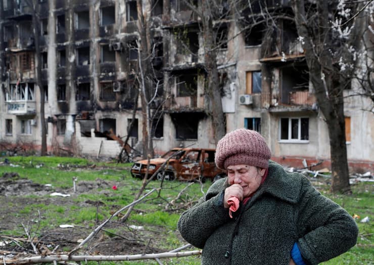 תושבים ו הרס ב מריופול שנחרבה בקרבות ב מלחמה של רוסיה נגד אוקראינה 