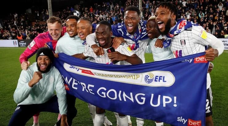 שחקני פולהאם חוגגים עלייה