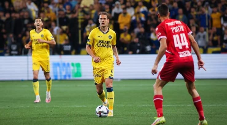 אנריק סבוריט עם הכדור