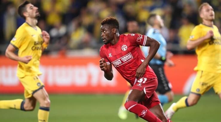 יוג'ין אנסה חוגג