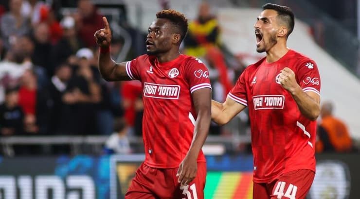 חאתם עבד אלחמיד חוגג עם יוג'ין אנסה