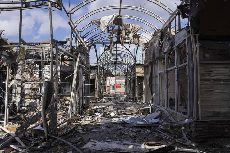 חרקוב אזור שוק הרוס בעקבות הפגזות רוסיות משבר מלחמה רוסיה אוקראינה 