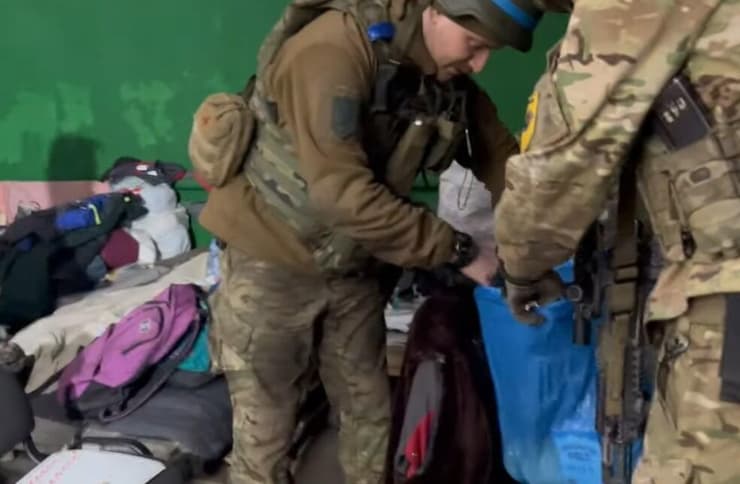 אוקראינה מריופול תיעוד של המתבצרים חיילים ו אזרחים ב מפעל ה מתכת אזובסטל