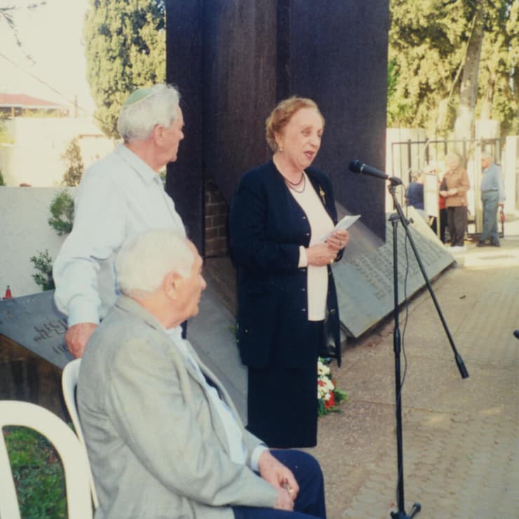 רבוננקו מספרת את סיפורה בטקס יום השואה בישראל