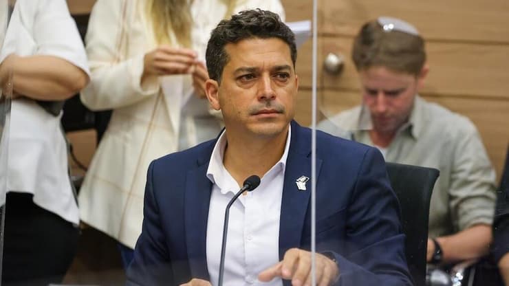 "איש ראוי מאוד". עמיחי שיקלי (צילום: דוברות הכנסת) דיון ועדת הכנסת בבקשה להכריז על עמיחי שיקלי כפורש מסיעת ימינה