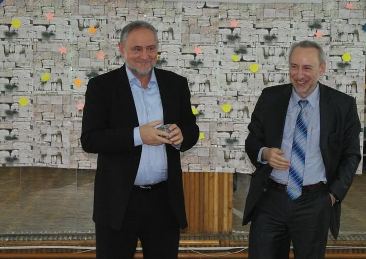 ולדימיר קריצמן (מימין) ורוברט זינגר באירוע של הקהילה היהודית בבישקק