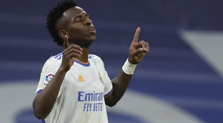 ויניסיוס ג'וניור חוגג