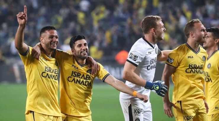 ריקן חוגג עם אילון אלמוג, דן גלזר ודניאל פרץ (רדאד ג'בארה) ריקן חוגג עם אילון אלמוג, דן גלזר ודניאל פרץ