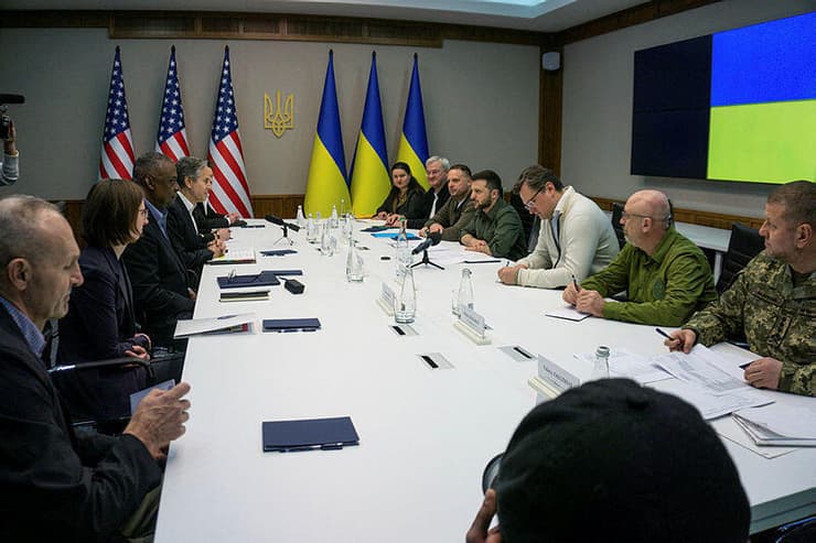 נשיא אוקראינה וולודימיר זלנסקי מזכיר המדינה של ארה"ב אנתוני בלינקן שר ההגנה לויד אוסטין פגישה ב קייב