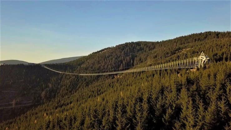 סקיי ברידג' 721 (Sky Bridge), הגשר התלוי להולכי רגל הארוך בעולם, צ'כיה