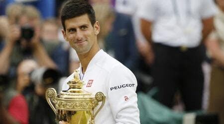 ג'וקוביץ' עם גביע ווימבלדון