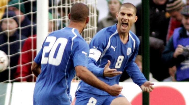 אבי נמני חוגג במדי נבחרת ישראל (רויטרס) אבי נמני חוגג במדי נבחרת ישראל