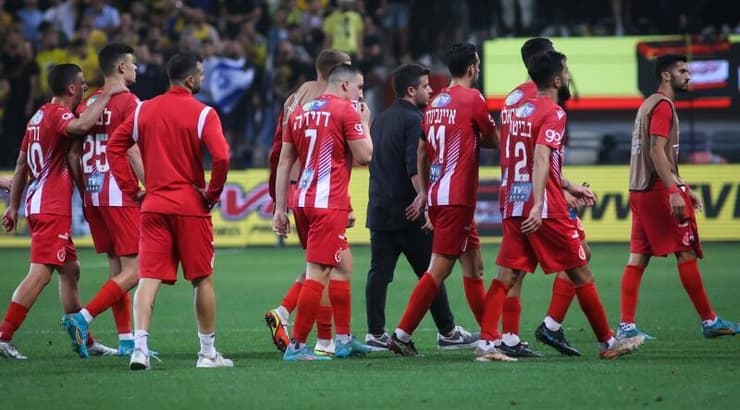 שחקני הפועל תל אביב מאוכזבים