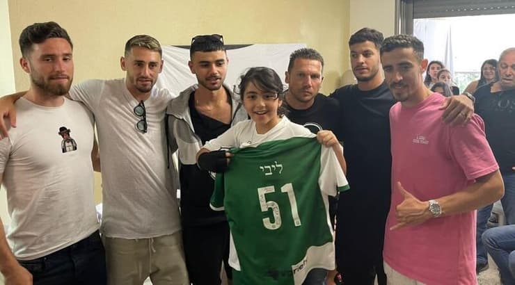 שחקני מכבי חיפה עם ליבי